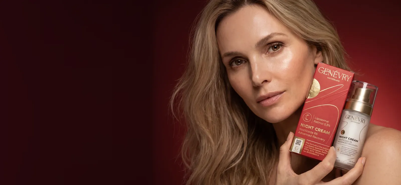 Woman holding GENÉVRY Nocticode R5 night cream with liposomal retinol